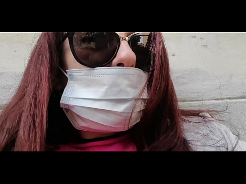 ❤️ ニコレッタは隣人に復讐し、彼のガレージでおしっこをする(特別Covid19イタリア検疫所) ポルノ ❌️❤